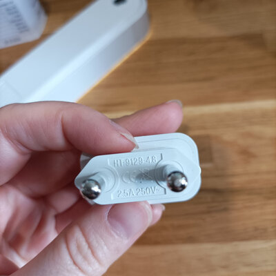 HT-9129-48 (2.5A 250V) Compact US to EU Plug White